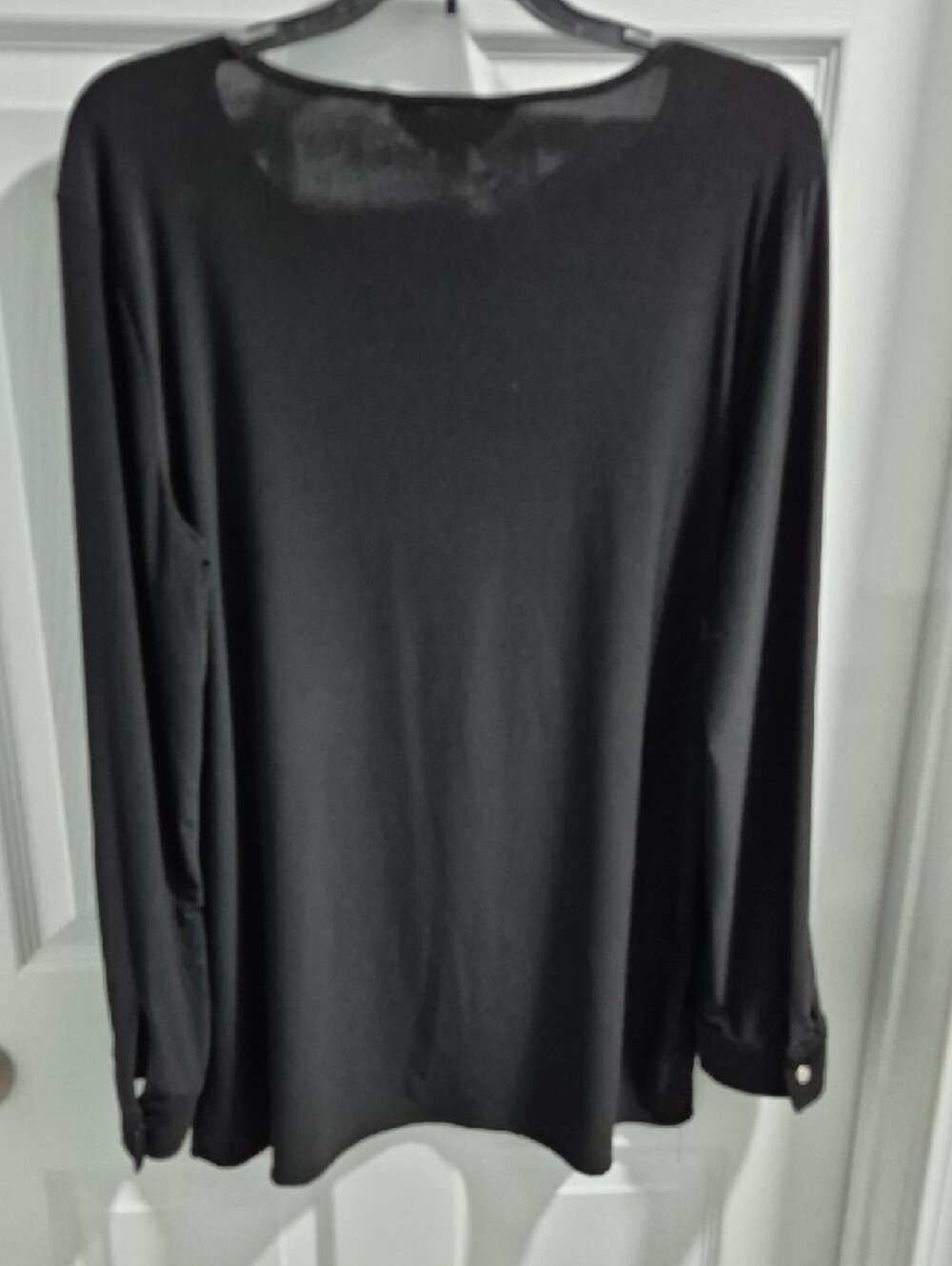 Slim Factor Black Long-Sleeve Grommet Top - Picture 2 of 3